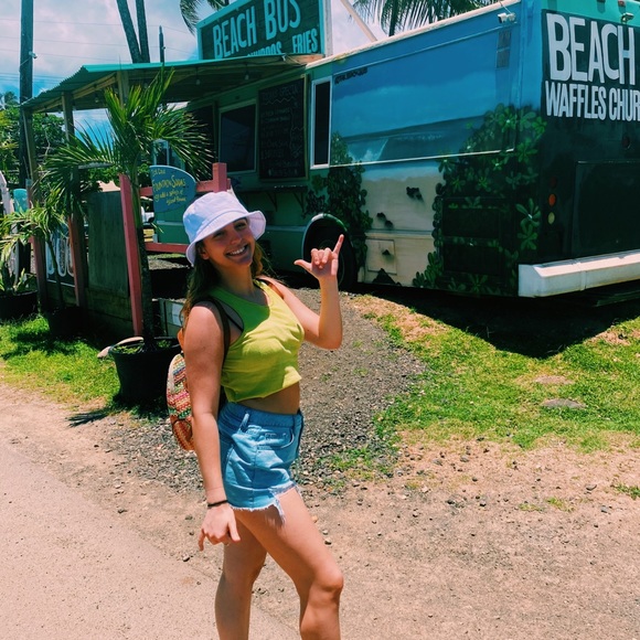 Meet your Posher, Natalie - Picture 2 of 2